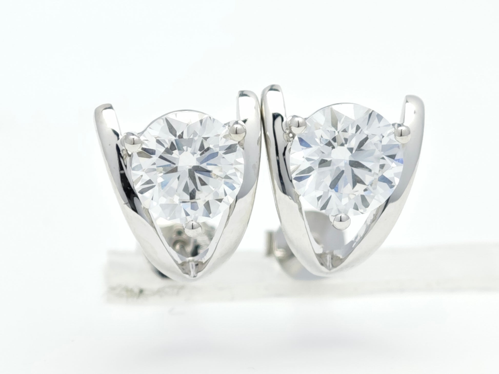 Round u Diamond Stud Earrings – Aurelian